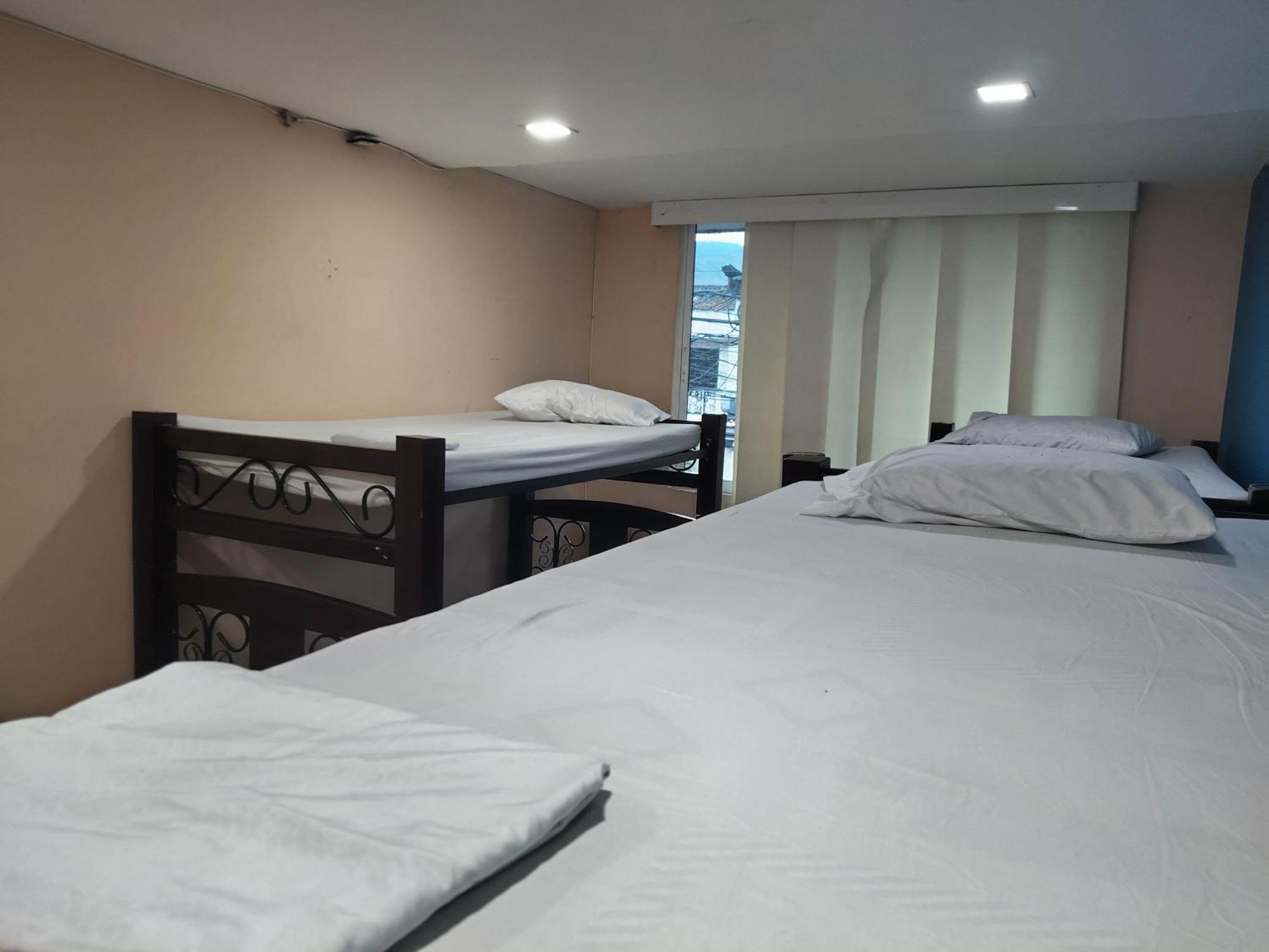 Hostal Avanza Cali Bagian luar foto